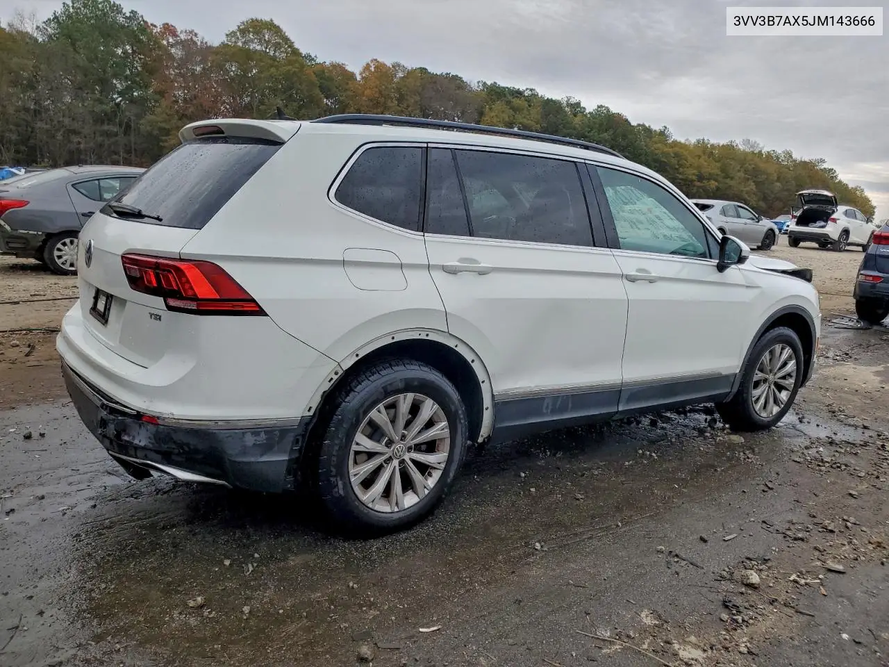 3VV3B7AX5JM143666 2018 Volkswagen Tiguan Se