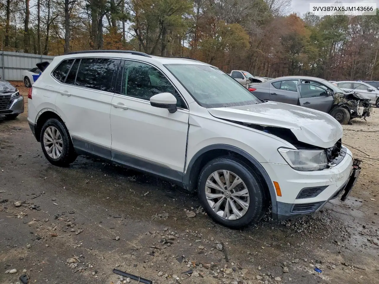 3VV3B7AX5JM143666 2018 Volkswagen Tiguan Se