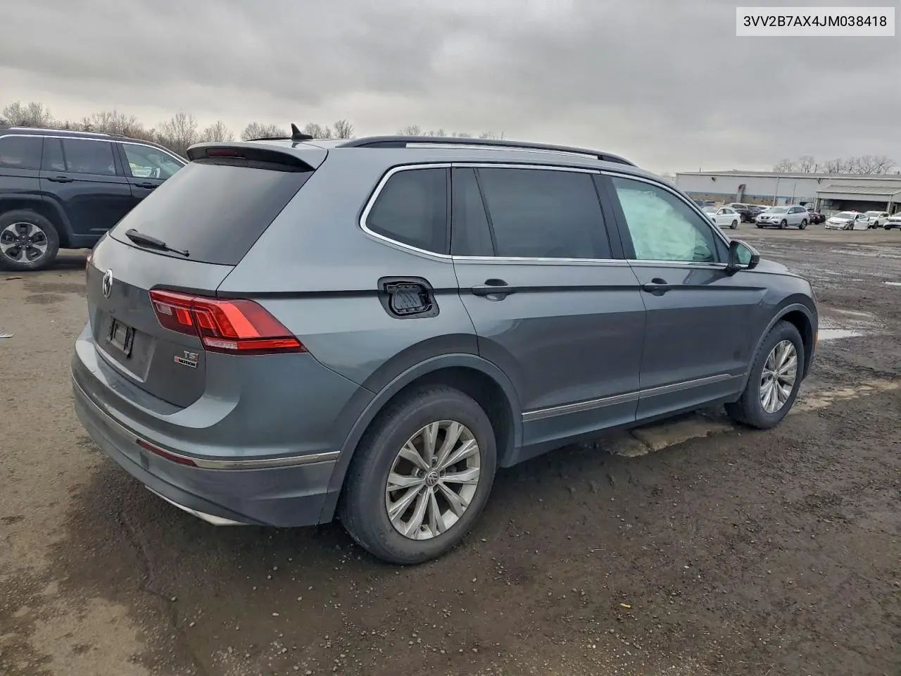 3VV2B7AX4JM038418 2018 Volkswagen Tiguan Se