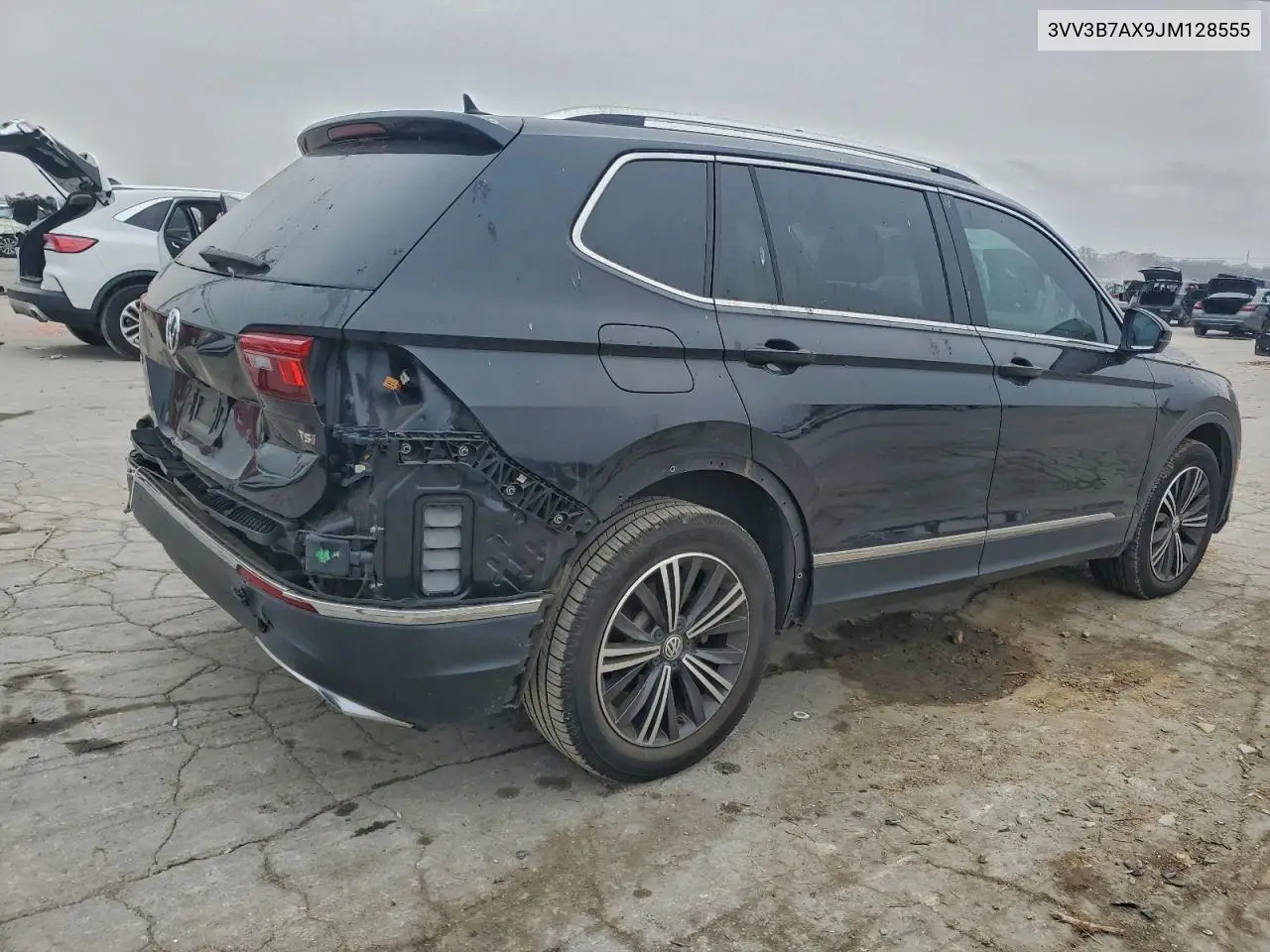 3VV3B7AX9JM128555 2018 Volkswagen Tiguan Se