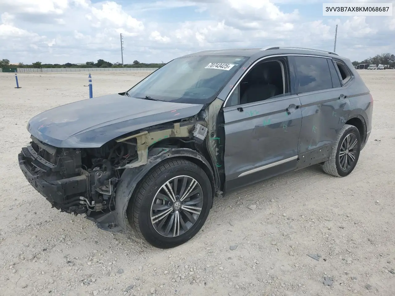 3VV3B7AX8KM068687 2019 Volkswagen Tiguan Se