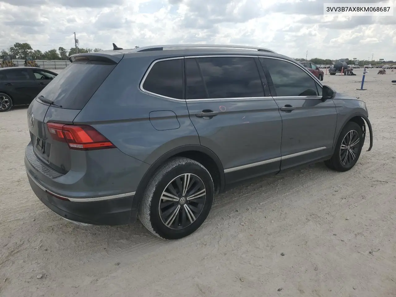 3VV3B7AX8KM068687 2019 Volkswagen Tiguan Se