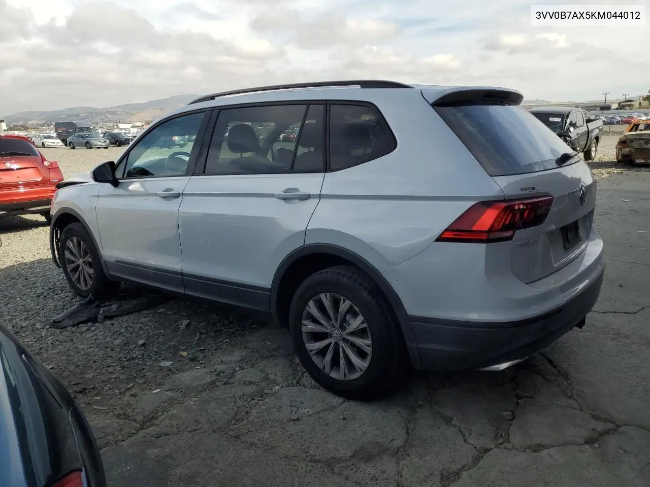 3VV0B7AX5KM044012 2019 Volkswagen Tiguan S