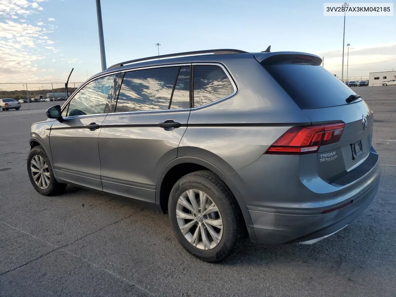 3VV2B7AX3KM042185 2019 Volkswagen Tiguan Se