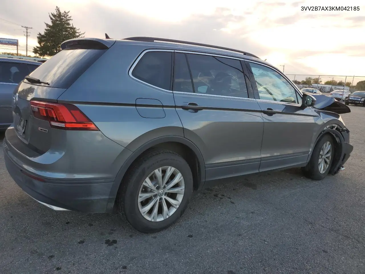 3VV2B7AX3KM042185 2019 Volkswagen Tiguan Se