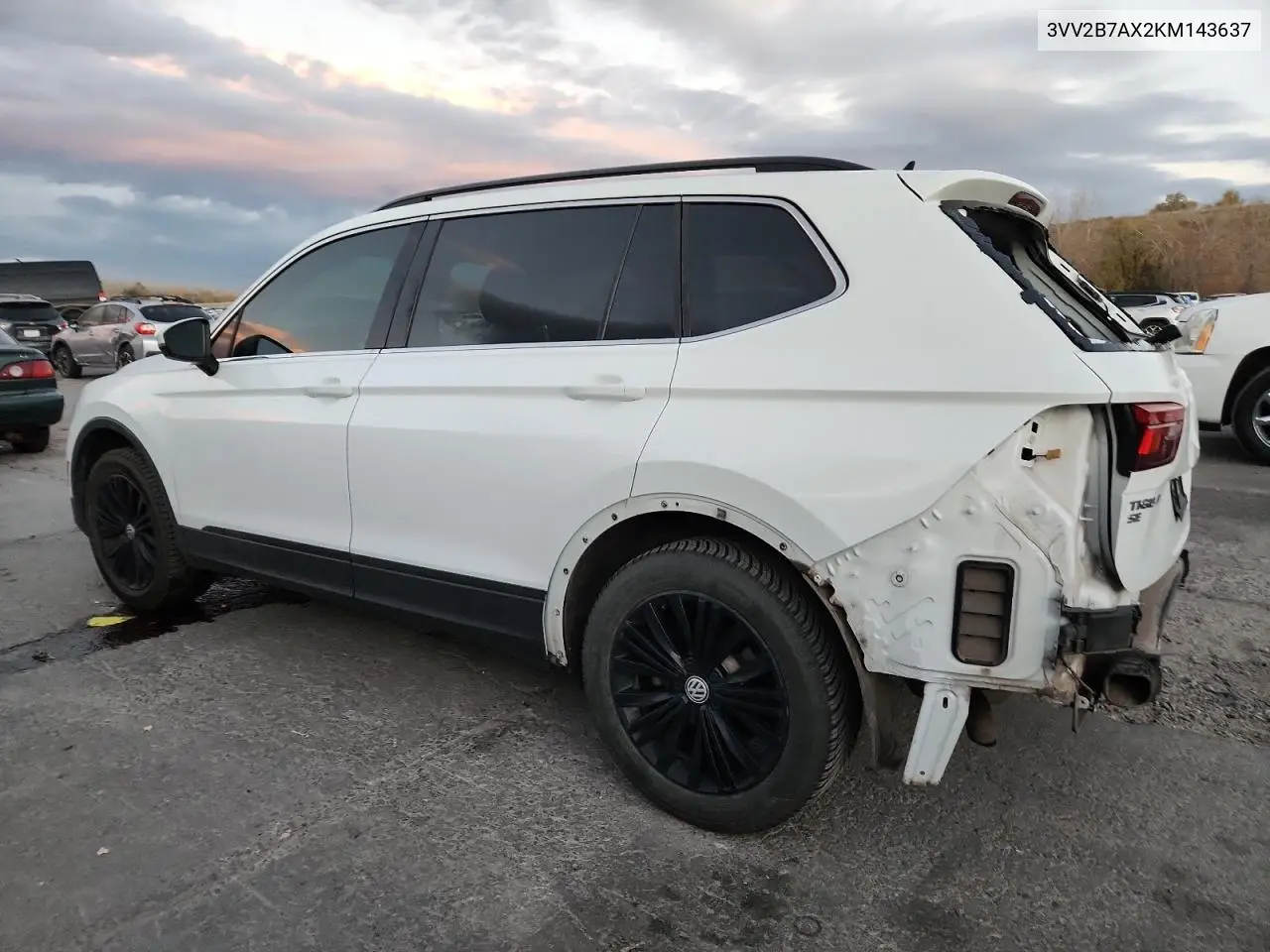 3VV2B7AX2KM143637 2019 Volkswagen Tiguan Se