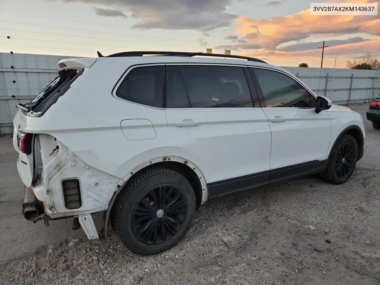 3VV2B7AX2KM143637 2019 Volkswagen Tiguan Se