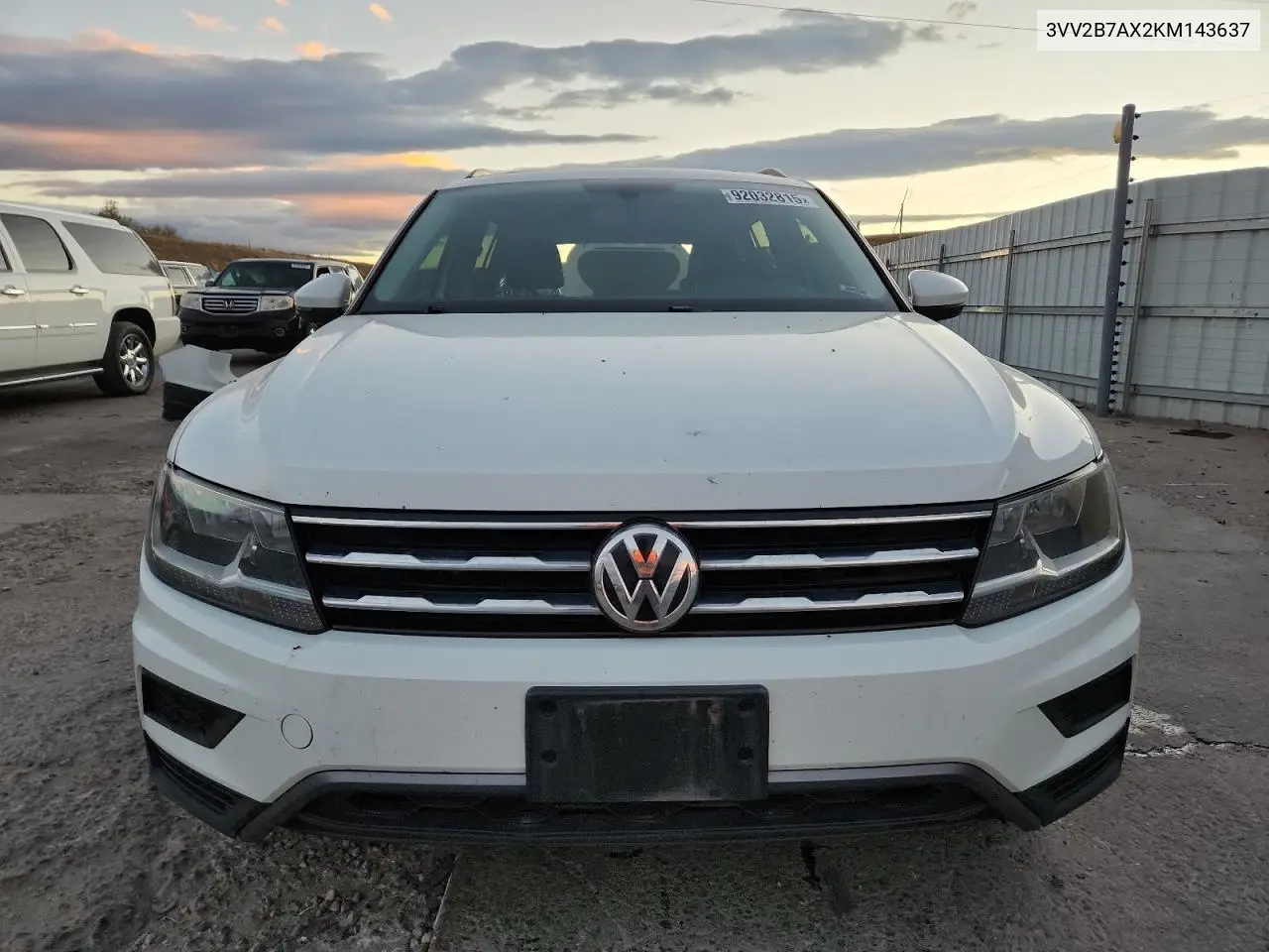 3VV2B7AX2KM143637 2019 Volkswagen Tiguan Se