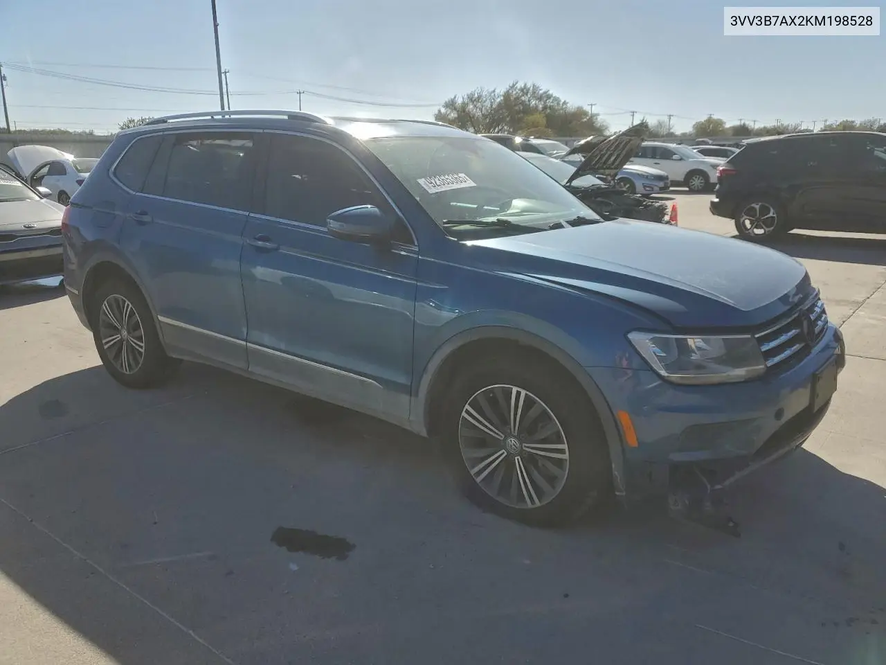 3VV3B7AX2KM198528 2019 Volkswagen Tiguan Se