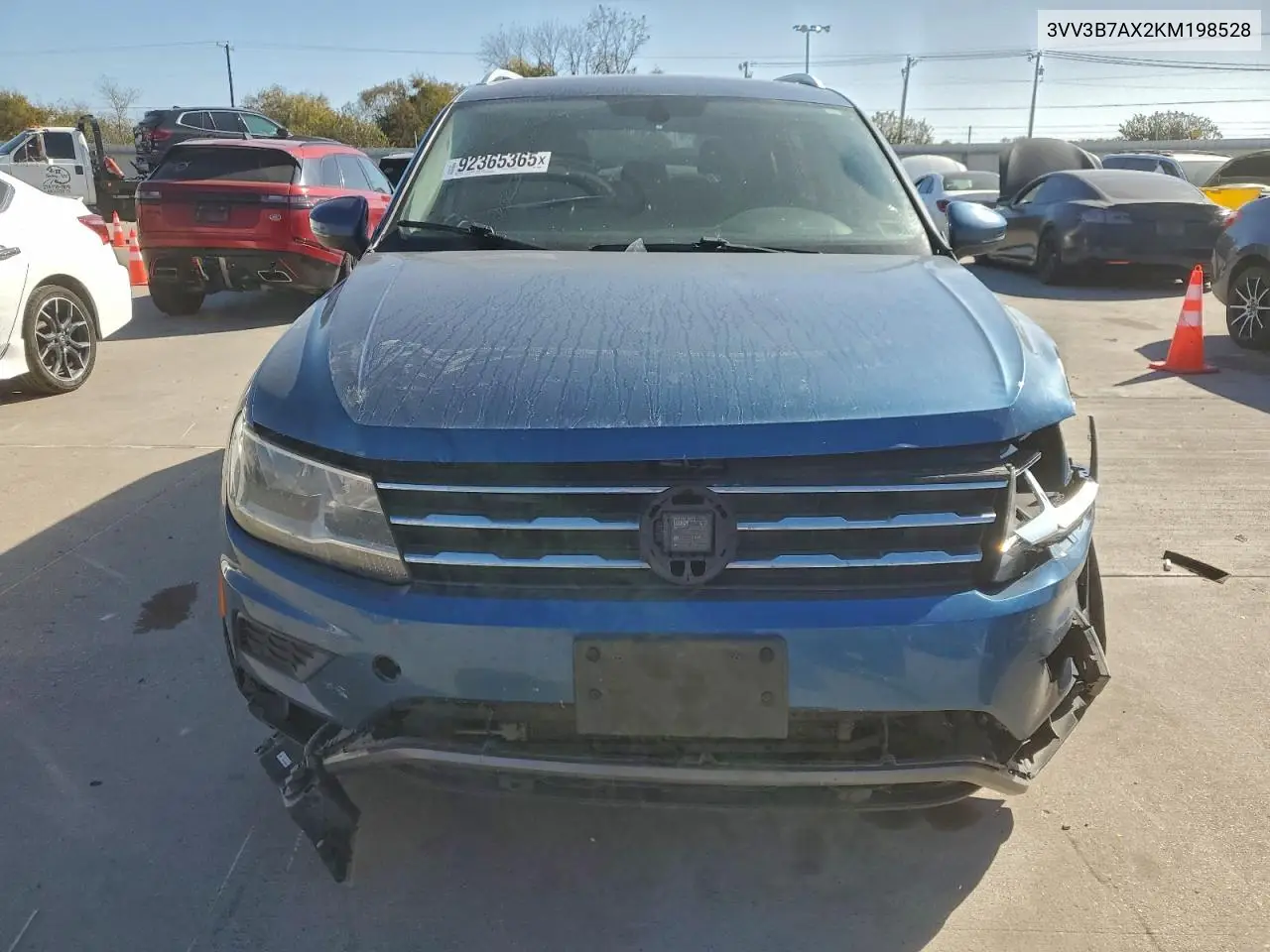 3VV3B7AX2KM198528 2019 Volkswagen Tiguan Se