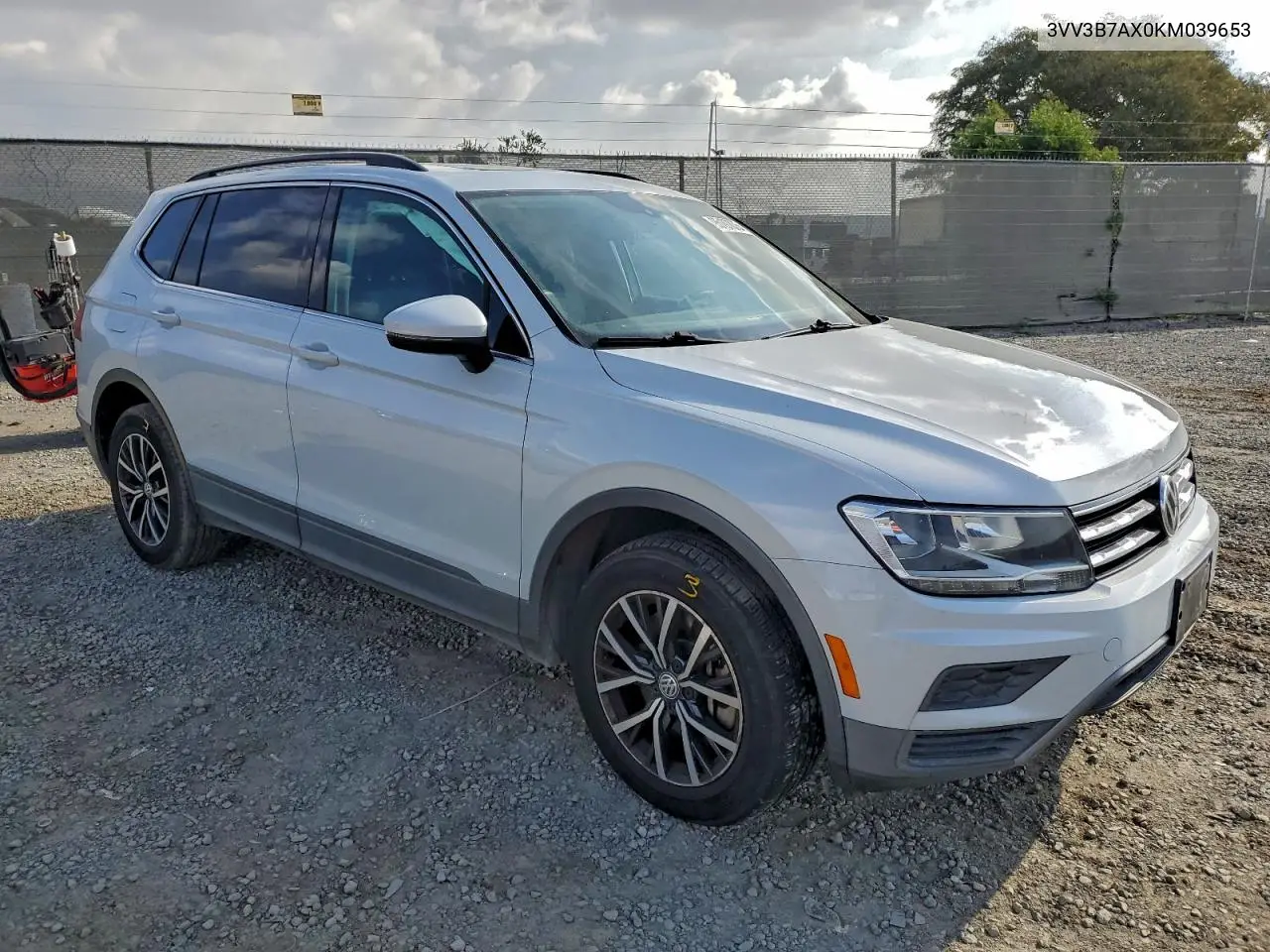 3VV3B7AX0KM039653 2019 Volkswagen Tiguan Se