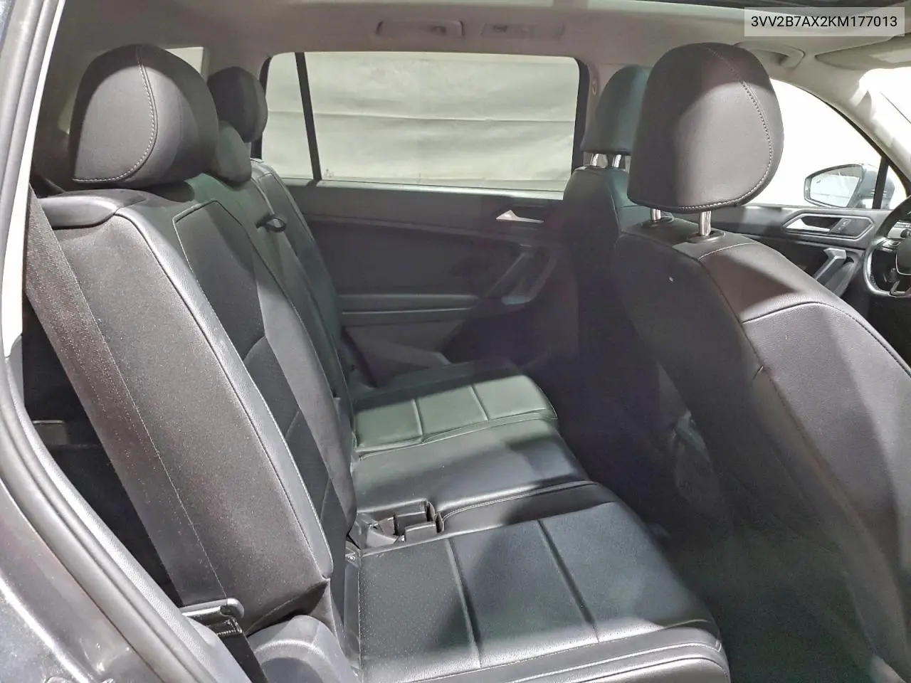3VV2B7AX2KM177013 2019 Volkswagen Tiguan Se