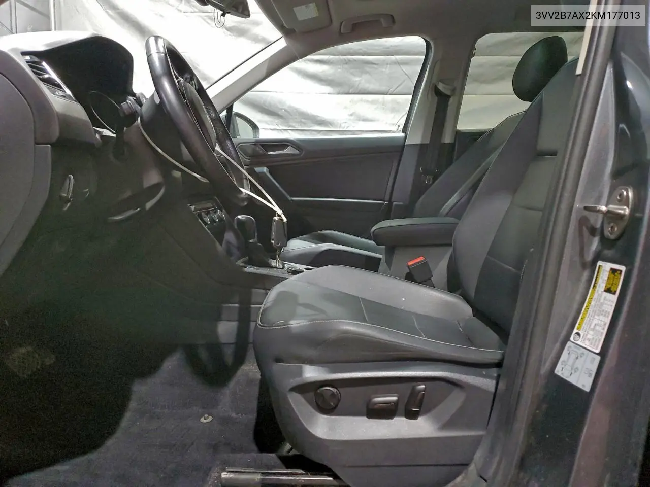3VV2B7AX2KM177013 2019 Volkswagen Tiguan Se