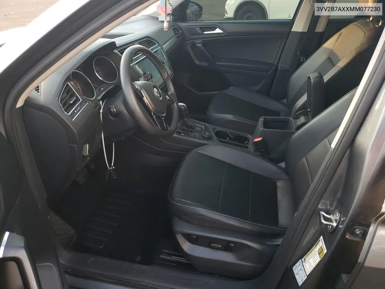 3VV2B7AXXMM077230 2021 Volkswagen Tiguan Se