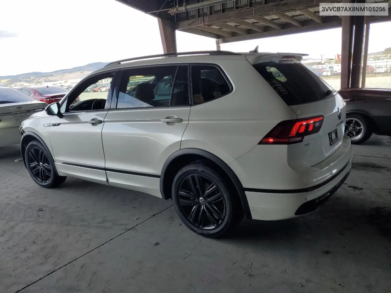 3VVCB7AX8NM105256 2022 Volkswagen Tiguan Se R-Line Black