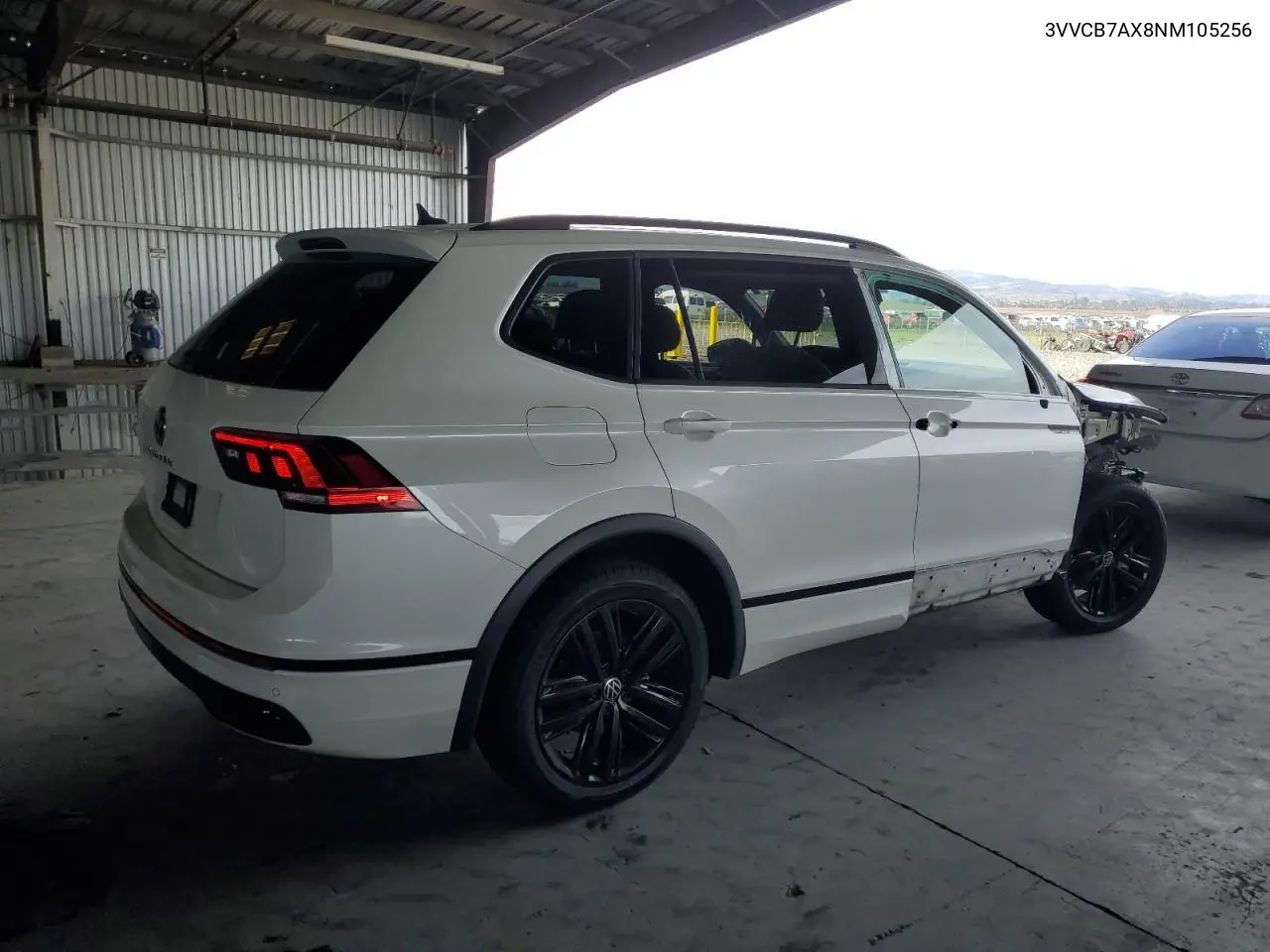 3VVCB7AX8NM105256 2022 Volkswagen Tiguan Se R-Line Black