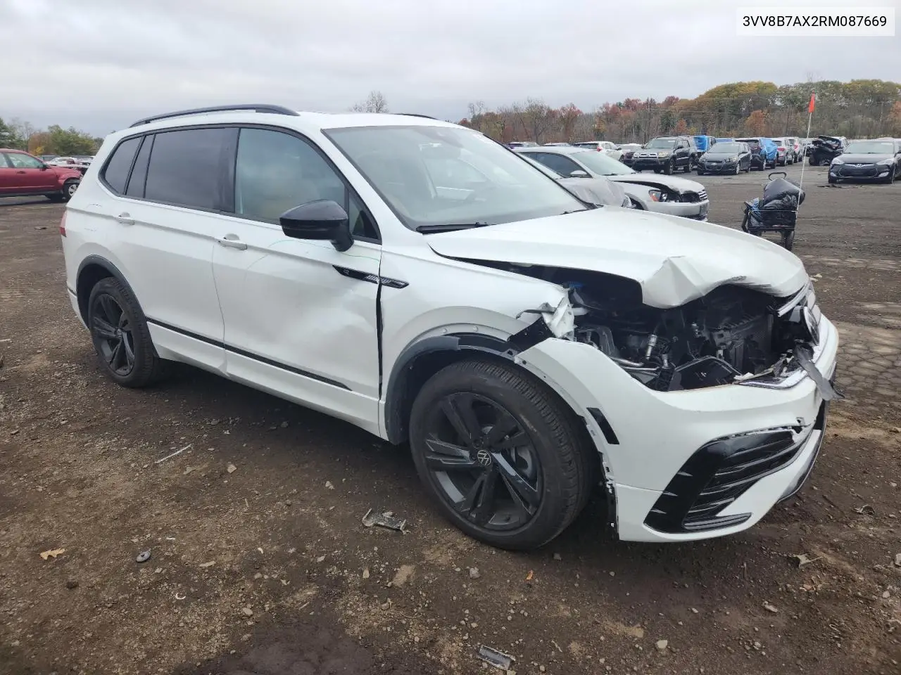 3VV8B7AX2RM087669 2024 Volkswagen Tiguan Se R-Line Black