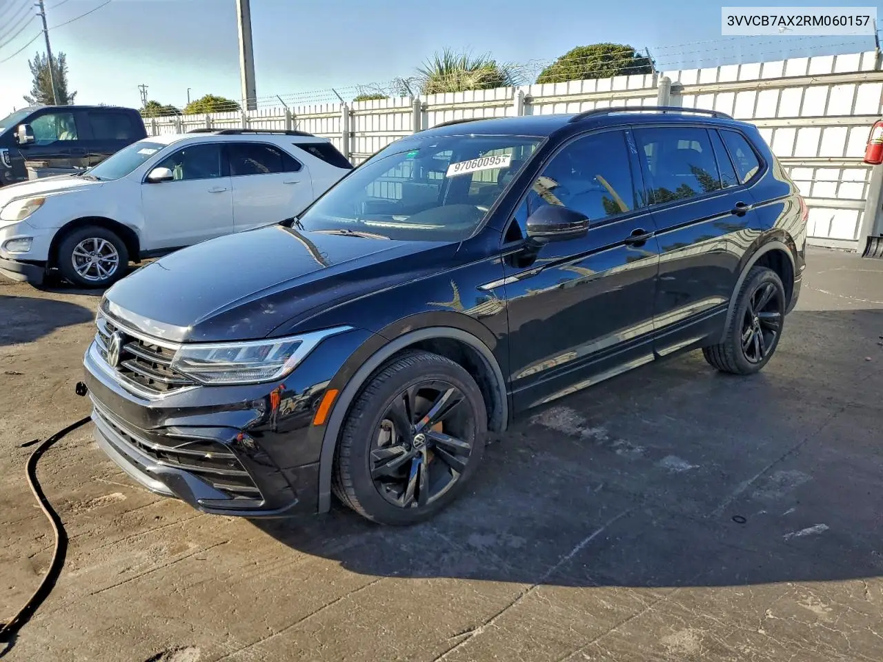 3VVCB7AX2RM060157 2024 Volkswagen Tiguan Se R-Line Black