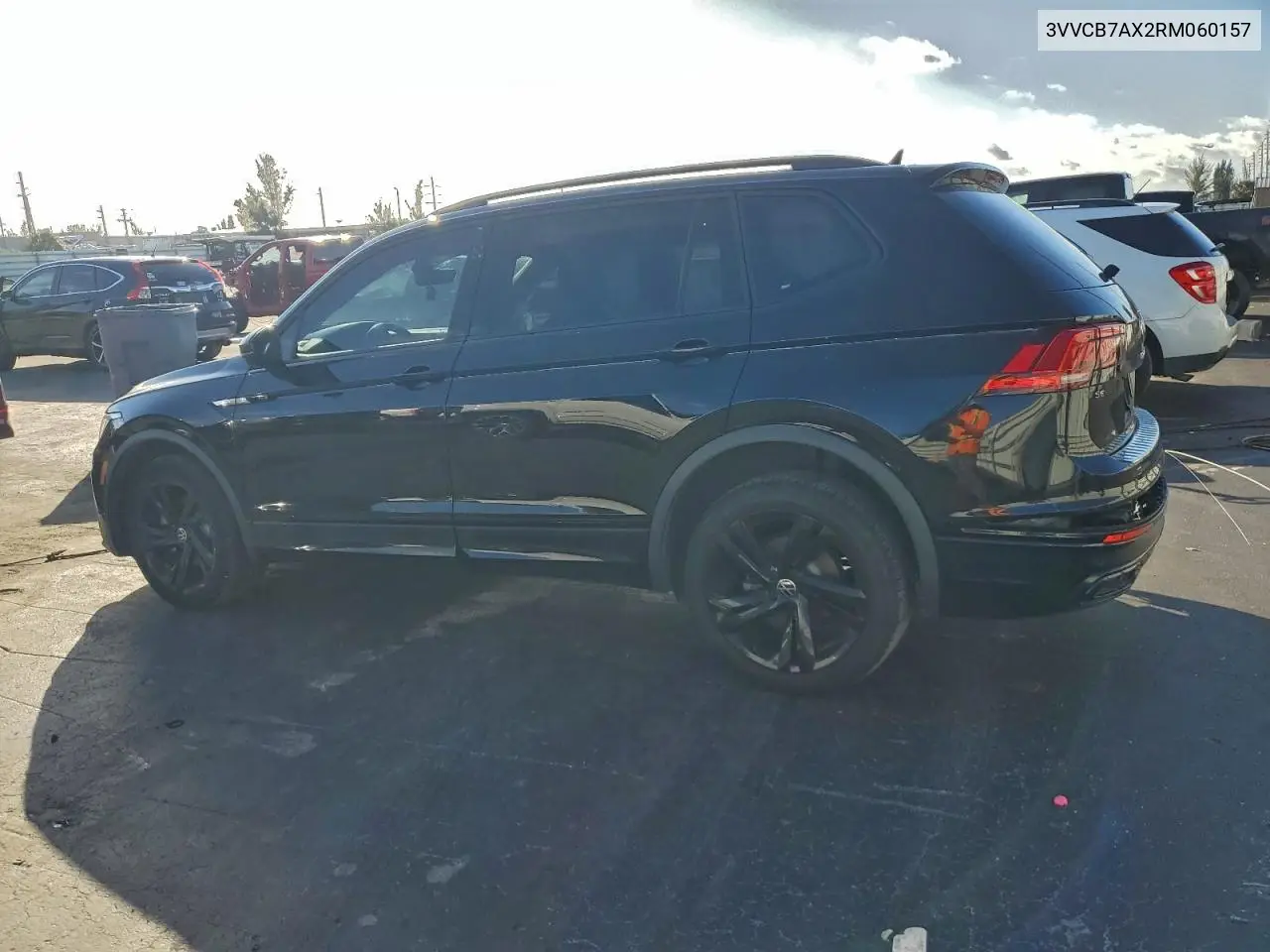 3VVCB7AX2RM060157 2024 Volkswagen Tiguan Se R-Line Black