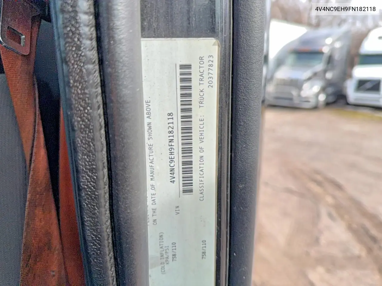 4V4NC9EH9FN182118 2015 Volvo Vn Vnl