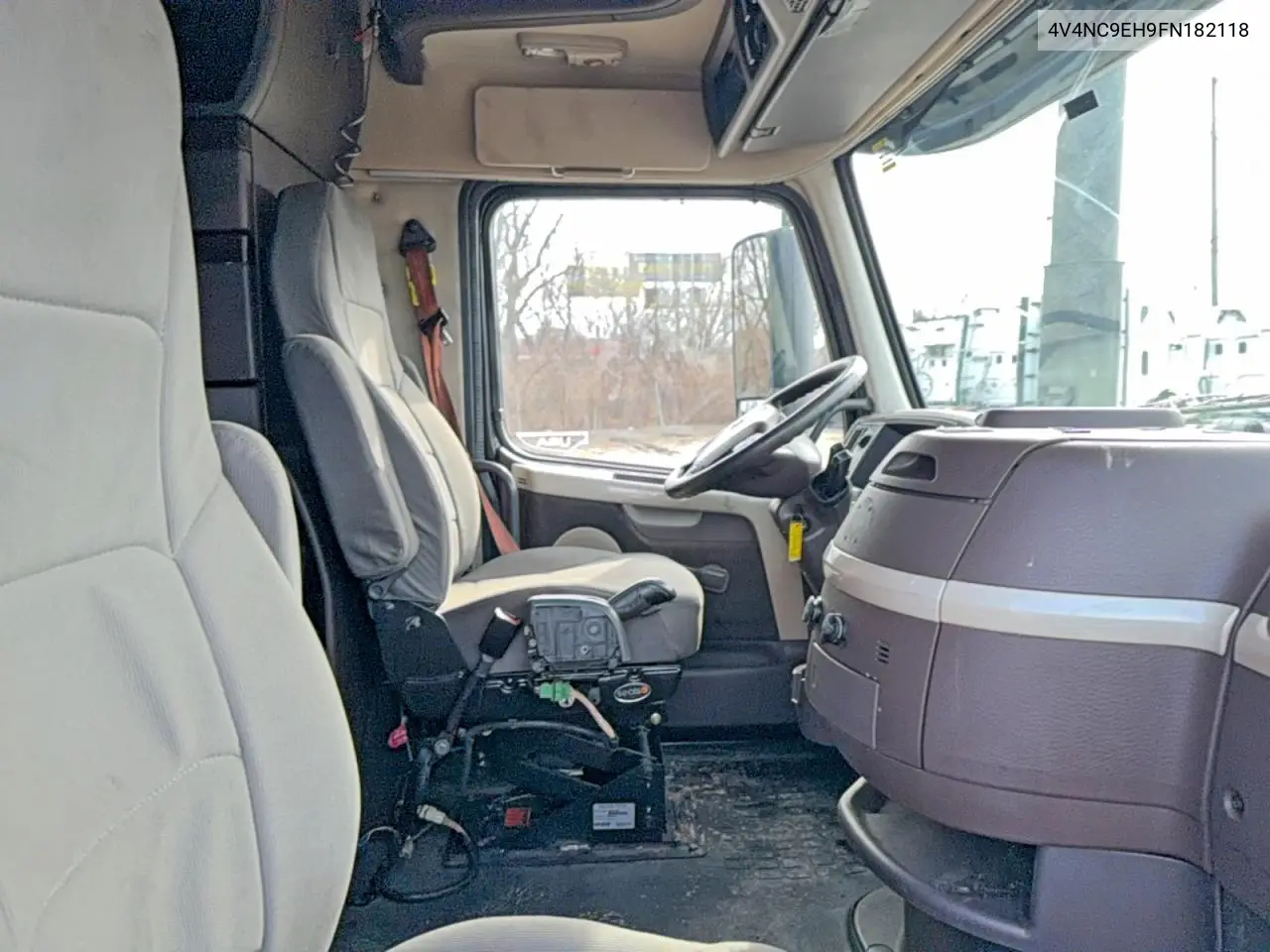 4V4NC9EH9FN182118 2015 Volvo Vn Vnl