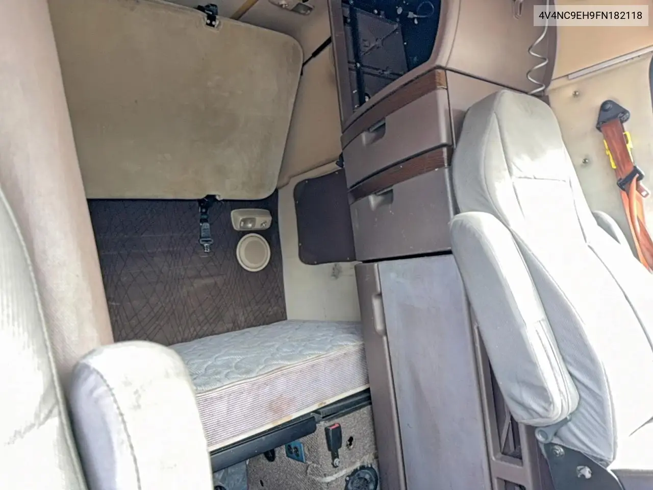 4V4NC9EH9FN182118 2015 Volvo Vn Vnl
