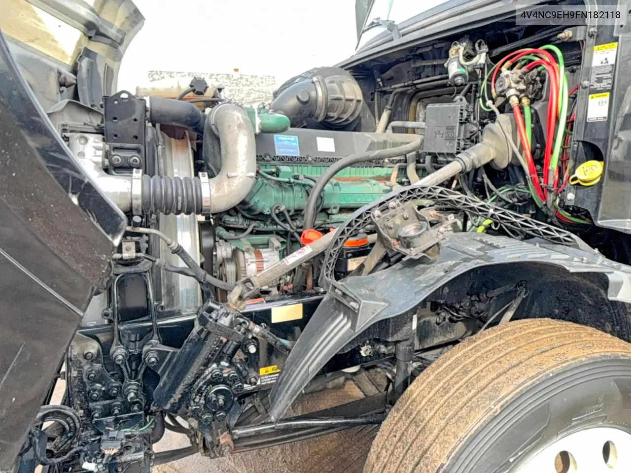 4V4NC9EH9FN182118 2015 Volvo Vn Vnl