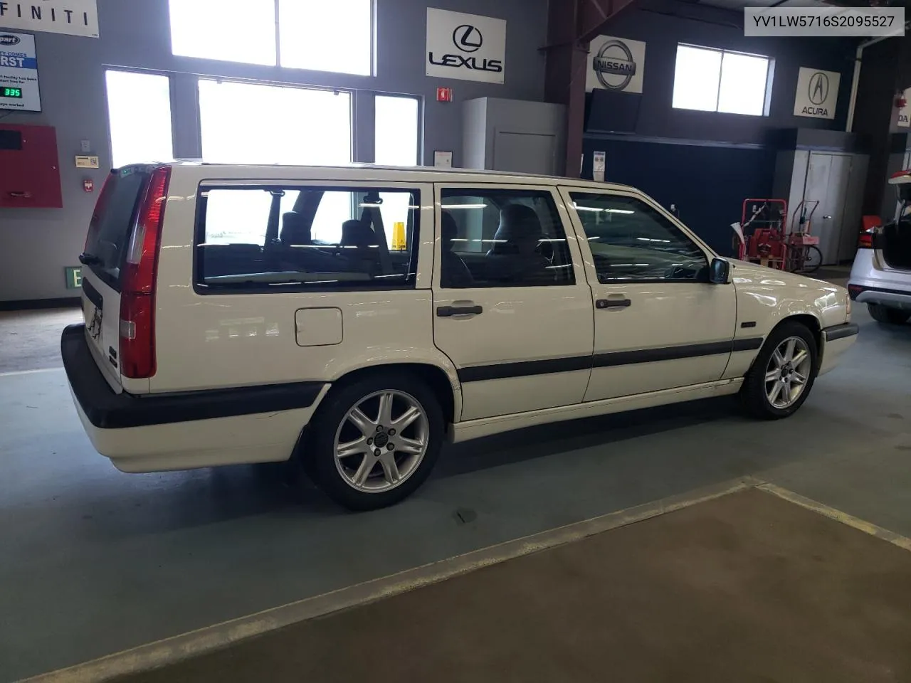 YV1LW5716S2095527 1995 Volvo 850