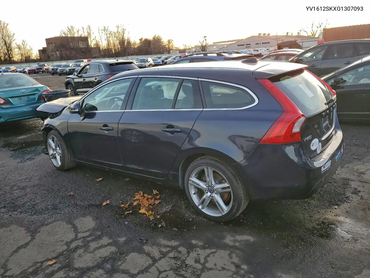 YV1612SKXG1307093 2016 Volvo V60 Premier