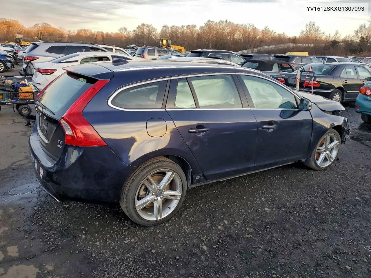 YV1612SKXG1307093 2016 Volvo V60 Premier