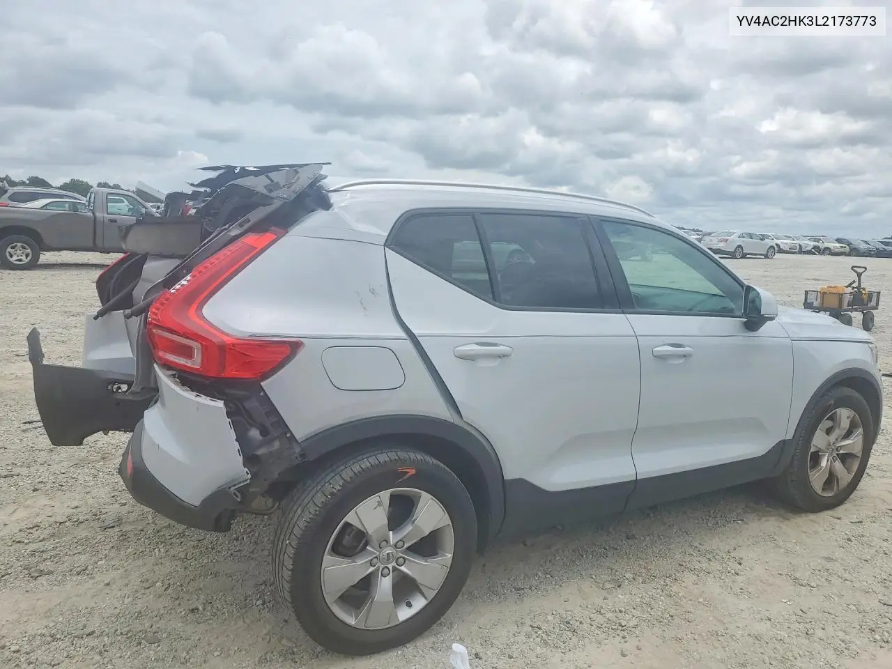 2020 Volvo Xc40 T4 Momentum VIN: YV4AC2HK3L2173773 Lot: 56143456