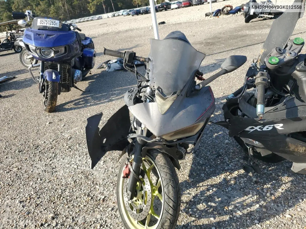 MH3RH06Y3GK012558 2016 Yamaha Yzfr3