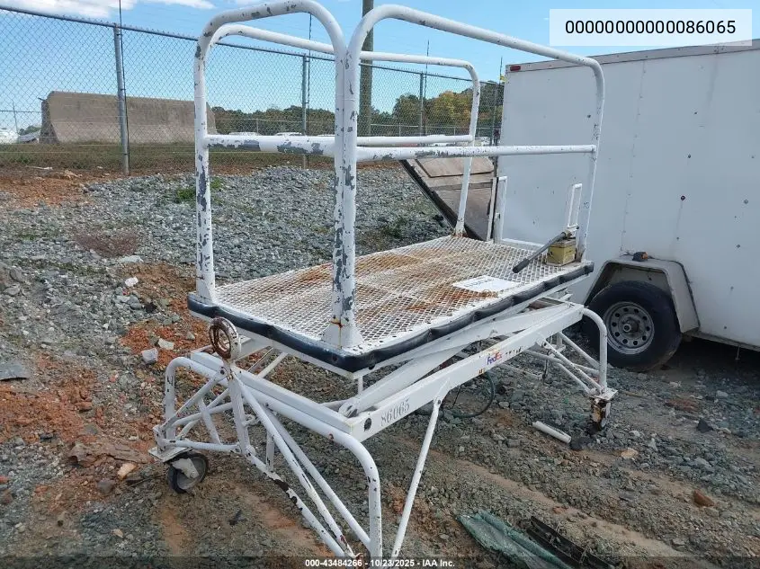 00000000000086065 1980 Equipment Gse B-4