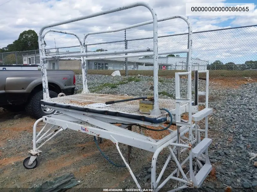 00000000000086065 1980 Equipment Gse B-4