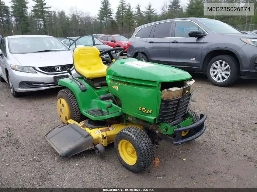 M0G235026874 1999 John Deere Gt235