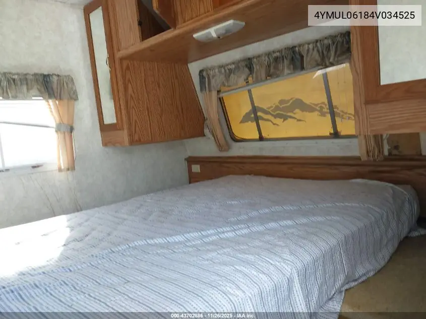 4YMUL06184V034525 2005 Carr Travel Tr