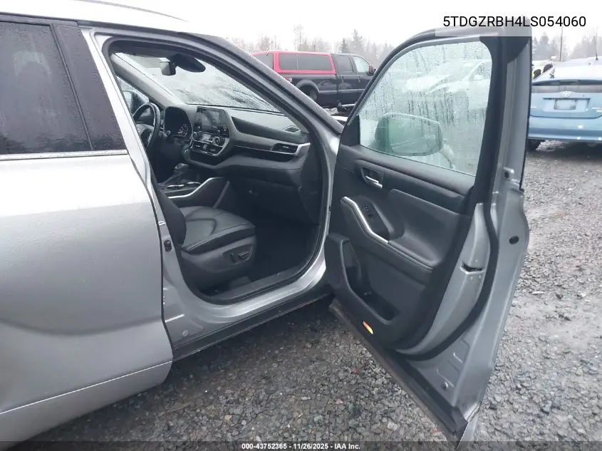 5TDGZRBH4LS054060 2020 Toyota Highlander Xle
