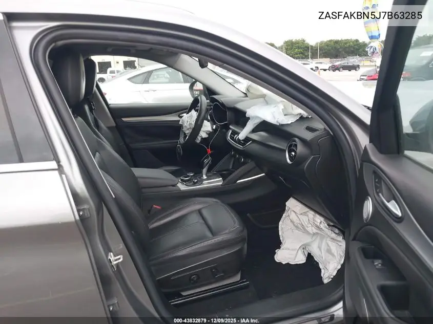 ZASFAKBN5J7B63285 2018 Alfa Romeo Stelvio Ti Awd