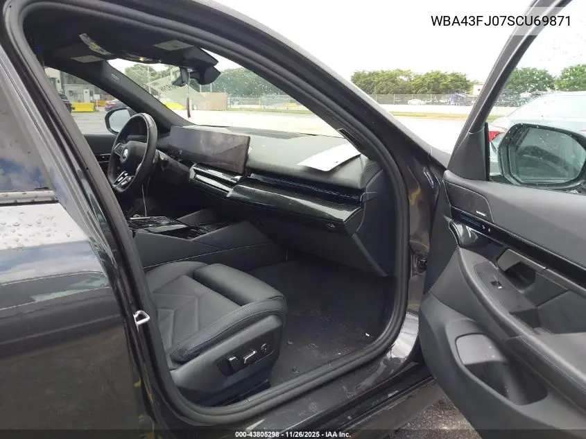 WBA43FJ07SCU69871 2025 BMW 530I