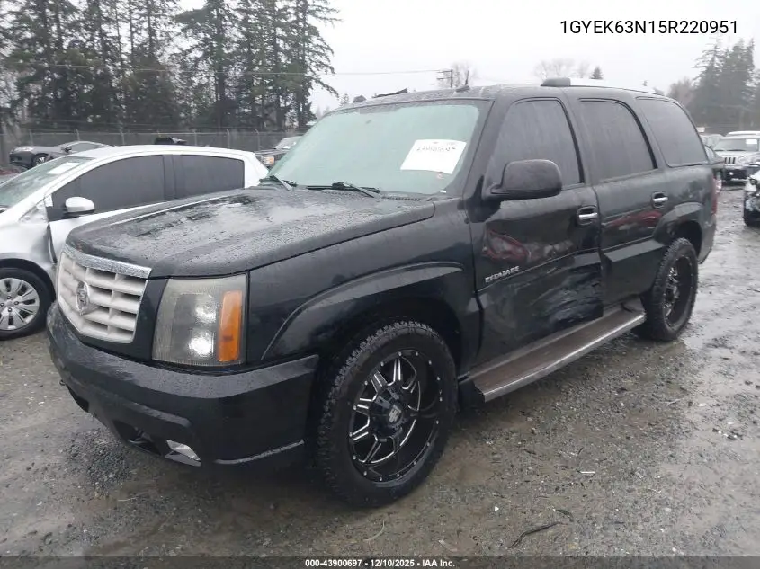 1GYEK63N15R220951 2005 Cadillac Escalade Standard