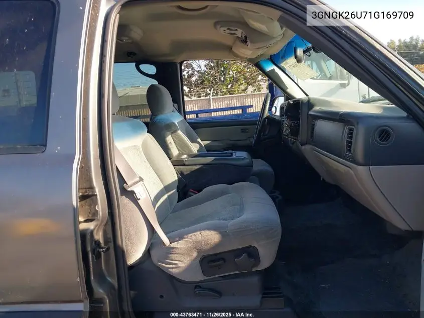 3GNGK26U71G169709 2001 Chevrolet Suburban 2500 Ls