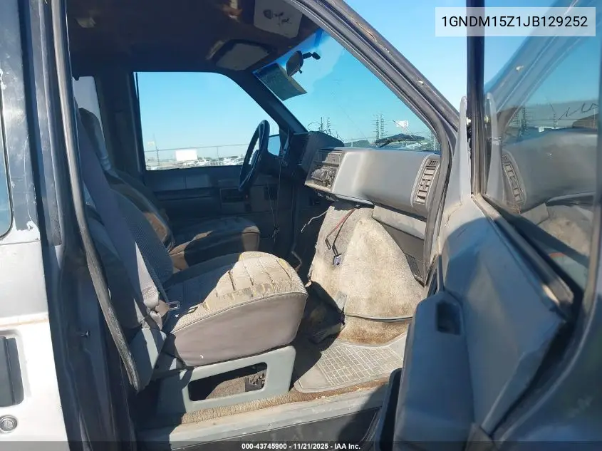 1GNDM15Z1JB129252 1988 Chevrolet Astro