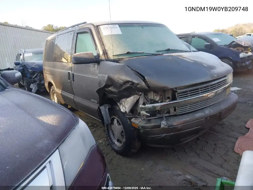 1GNDM19W0YB209748 2000 Chevrolet Astro
