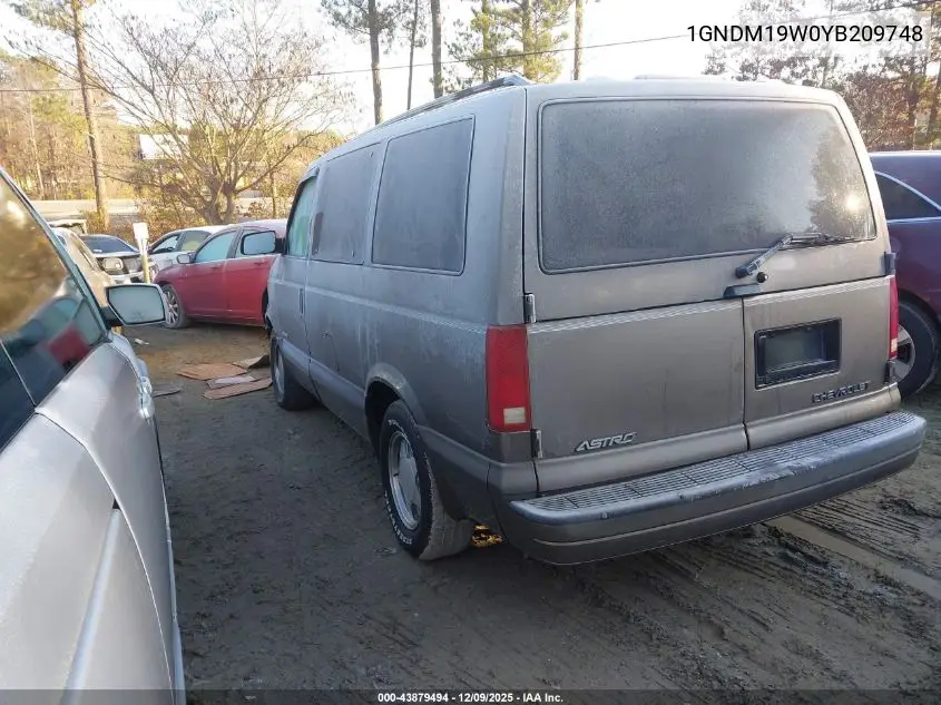 1GNDM19W0YB209748 2000 Chevrolet Astro