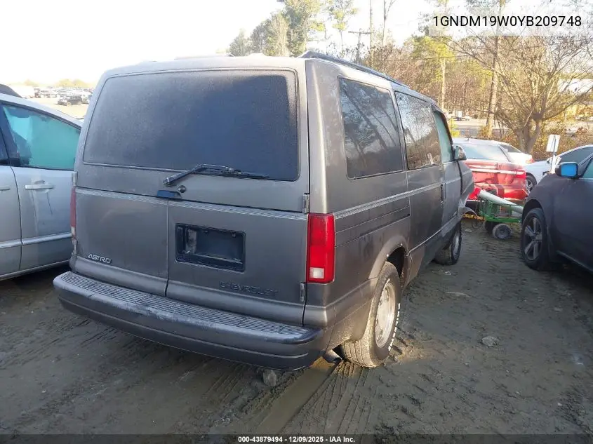 1GNDM19W0YB209748 2000 Chevrolet Astro