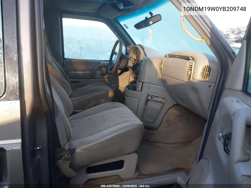 1GNDM19W0YB209748 2000 Chevrolet Astro
