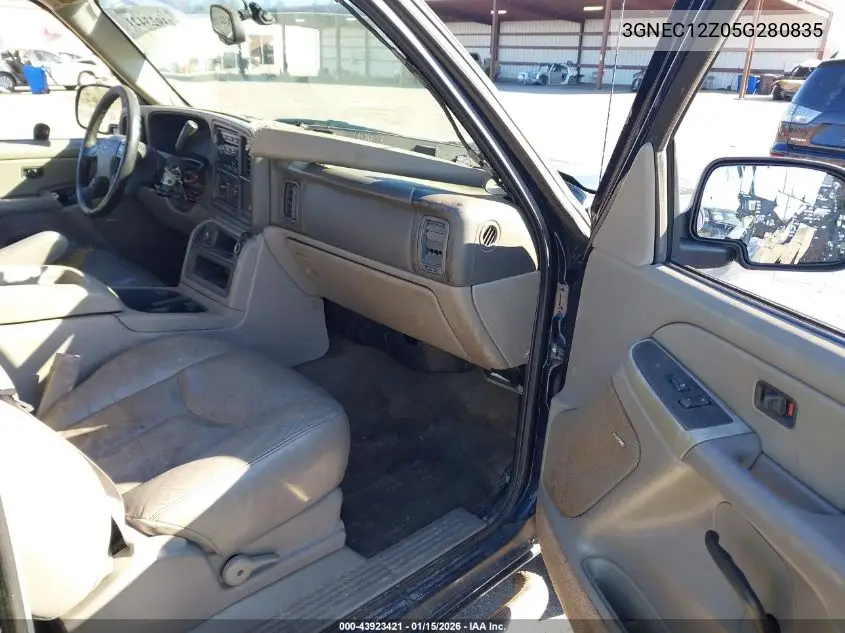 3GNEC12Z05G280835 2005 Chevrolet Avalanche 1500 Ls