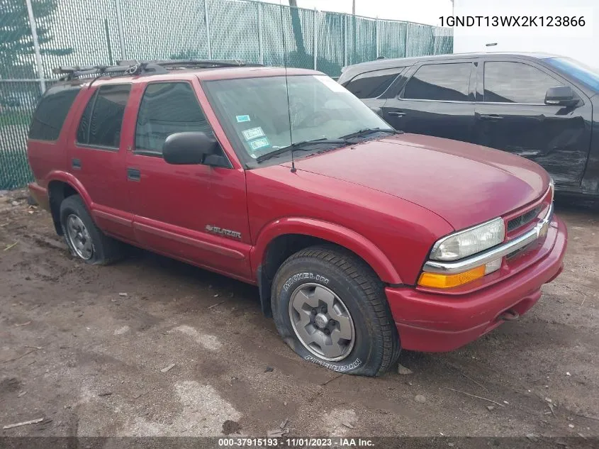 1GNDT13WX2K123866 2002 Chevrolet Blazer Ls