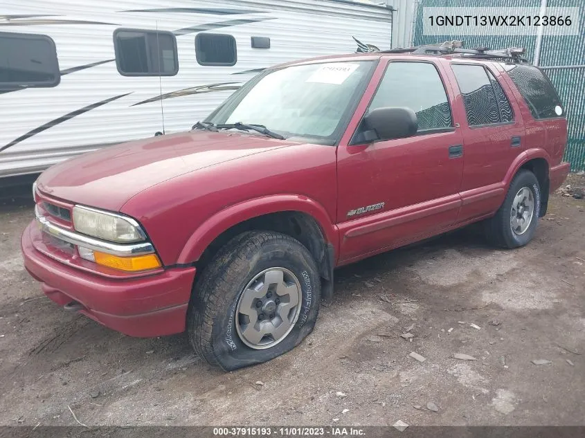 1GNDT13WX2K123866 2002 Chevrolet Blazer Ls