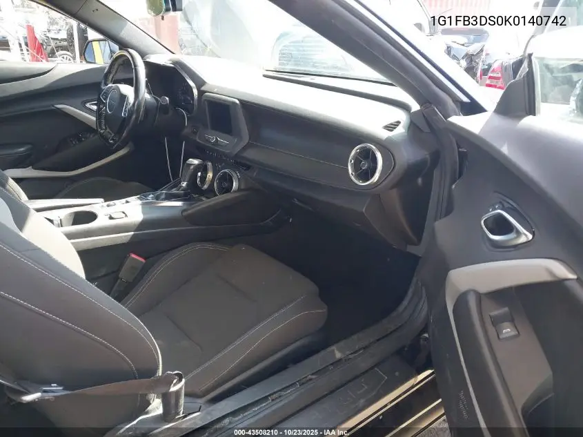 1G1FB3DS0K0140742 2019 Chevrolet Camaro 1Lt